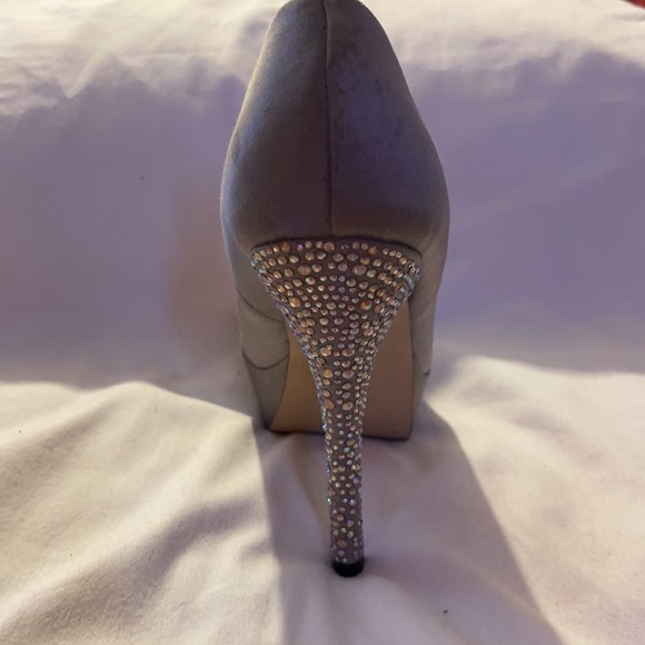 Steve Madden Partyy-R pewter silk pumps - Picture 2 of 2